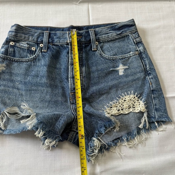 Lucky Brand Women's Blue and Cream Mom High Rise Denim Shorts Size 6/28 - Picture 7 of 12